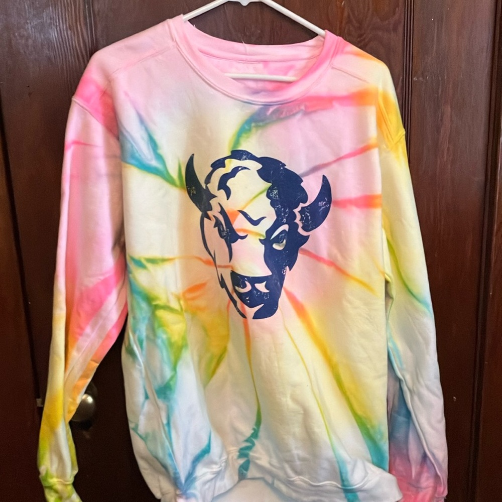 BUFFALO Tie-Dye Sweatshirt Design GILDAN